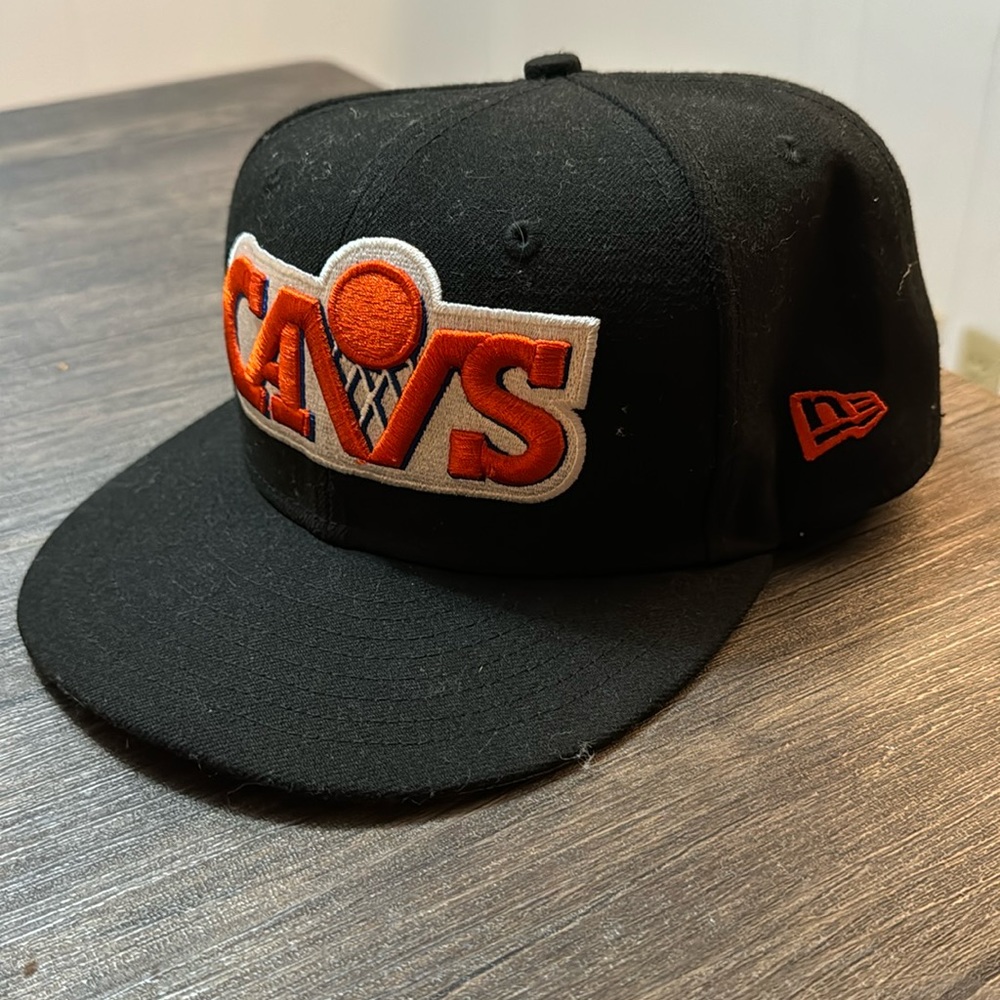 Fitted Cavs hat - 7 1/4 - excellent condition